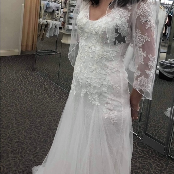 White by Vera Wang Wedding Dress with Overlay - Picture 4 of 13